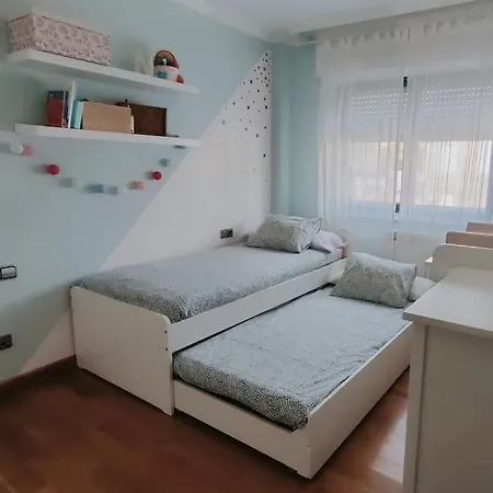 Gran Casa Pareada Con Piscina En Vigo. Playa: 9min Holiday home *