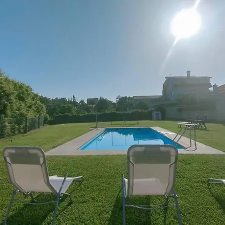 Gran Casa Pareada Con Piscina En Vigo. Playa: 9min