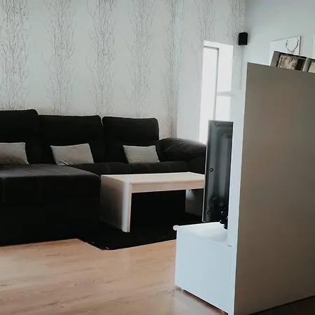 Gran Casa Pareada Con Piscina En Vigo. Playa: 9min 4*