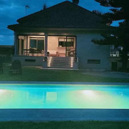 Gran Casa Pareada Con Piscina En Vigo. Playa: 9min * Vigo