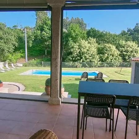 Gran Casa Pareada Con Piscina En Vigo. Playa: 9min Сasa de vacaciones Vigo